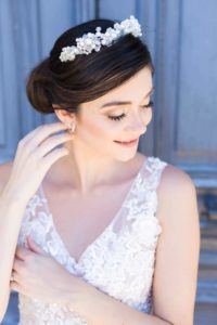 Un beau portrait de la mariée lors de son jour de mariage dans le sud de la France proche d'Avignon