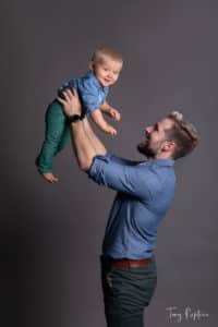 S'amuser durant la séance photo de famille