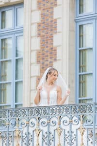 Un voile pour la robe de la mariée