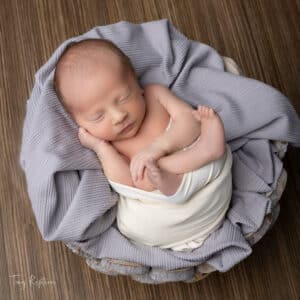 Séance nouveau né au Studio Tony Rapiteau, un photographe professionnel en Seine et Marne proche de Meaux