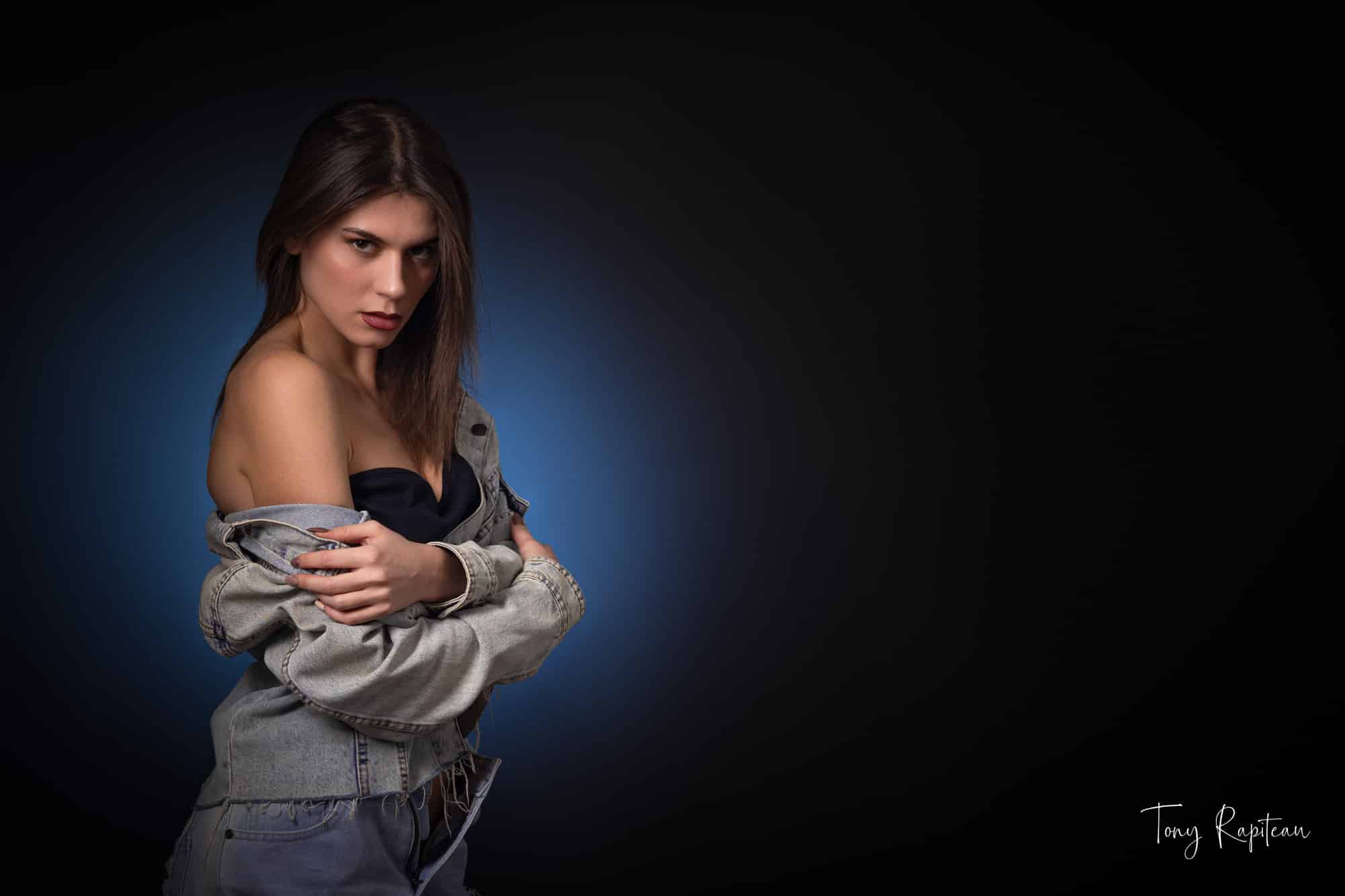 Un bleu élèctrique pour une séance photo en Seine et Marne au Studio Tony Rapiteau