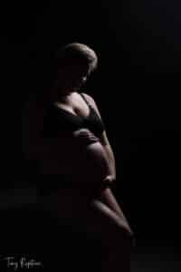 Une femme enceinte au Studio Tony Rapiteau, photographe en Seine et Marne