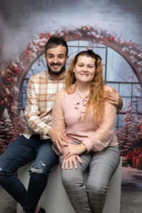 un couple durant une mini séance de noël au Studio Tony Rapiteau, photographe en Seine et Marne